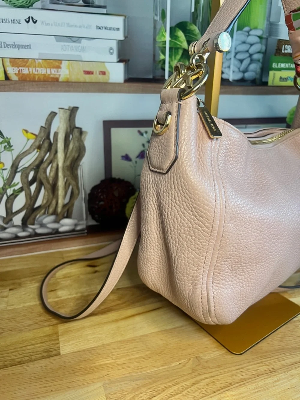 Michael Kors Blush Pink Hobo Crossbody Purse Bag - Picture 4 of 10